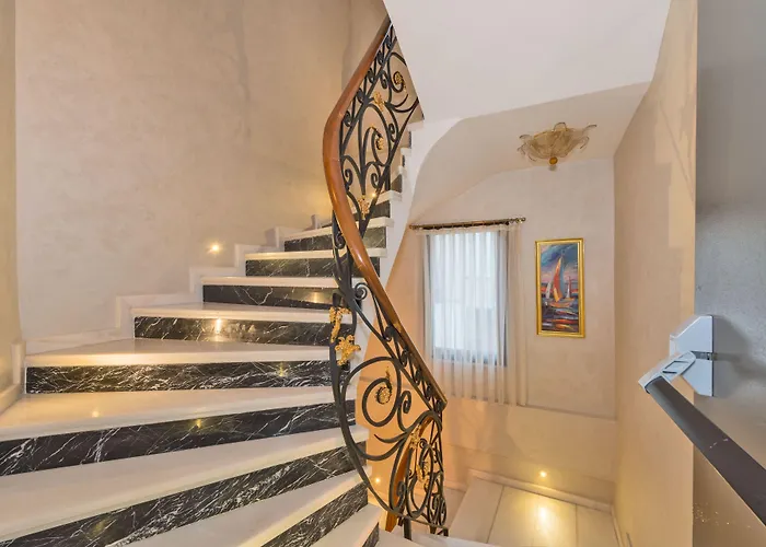 The Million Stone - Special Category Hotell